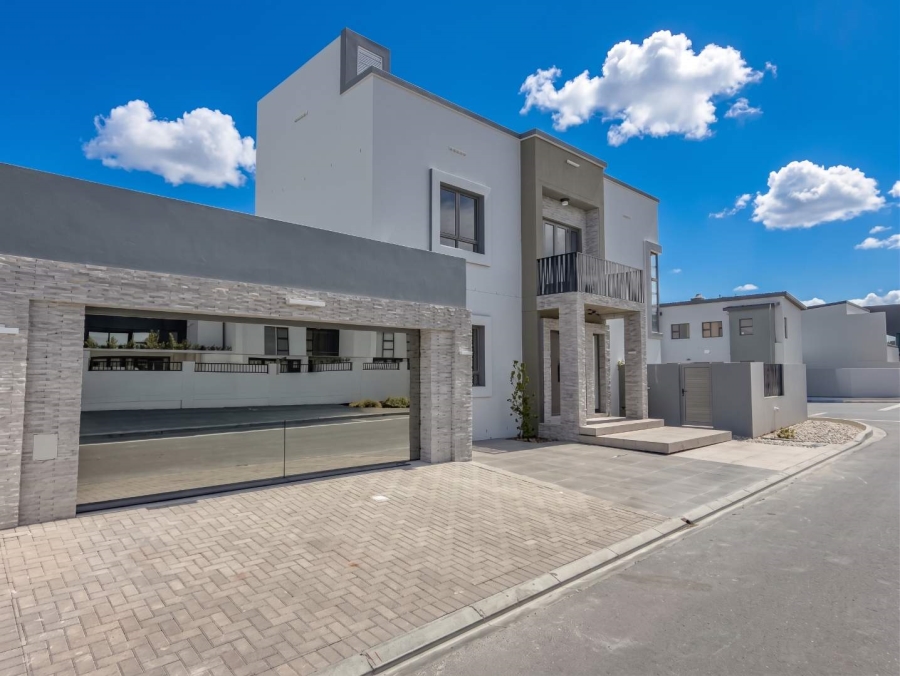 6 Bedroom Property for Sale in Sandown Western Cape
